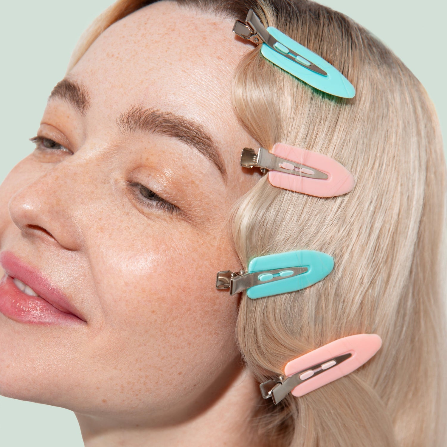 Hair Clips 4-Pack In use, clipping hair helping create a wavy hair effect